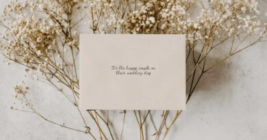 What to Write in a Wedding Card